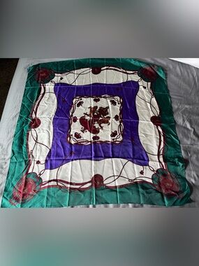 Vintage 1988 Ginnie Johansen Inc Silk Scarf Equestrian Horse Crest Design